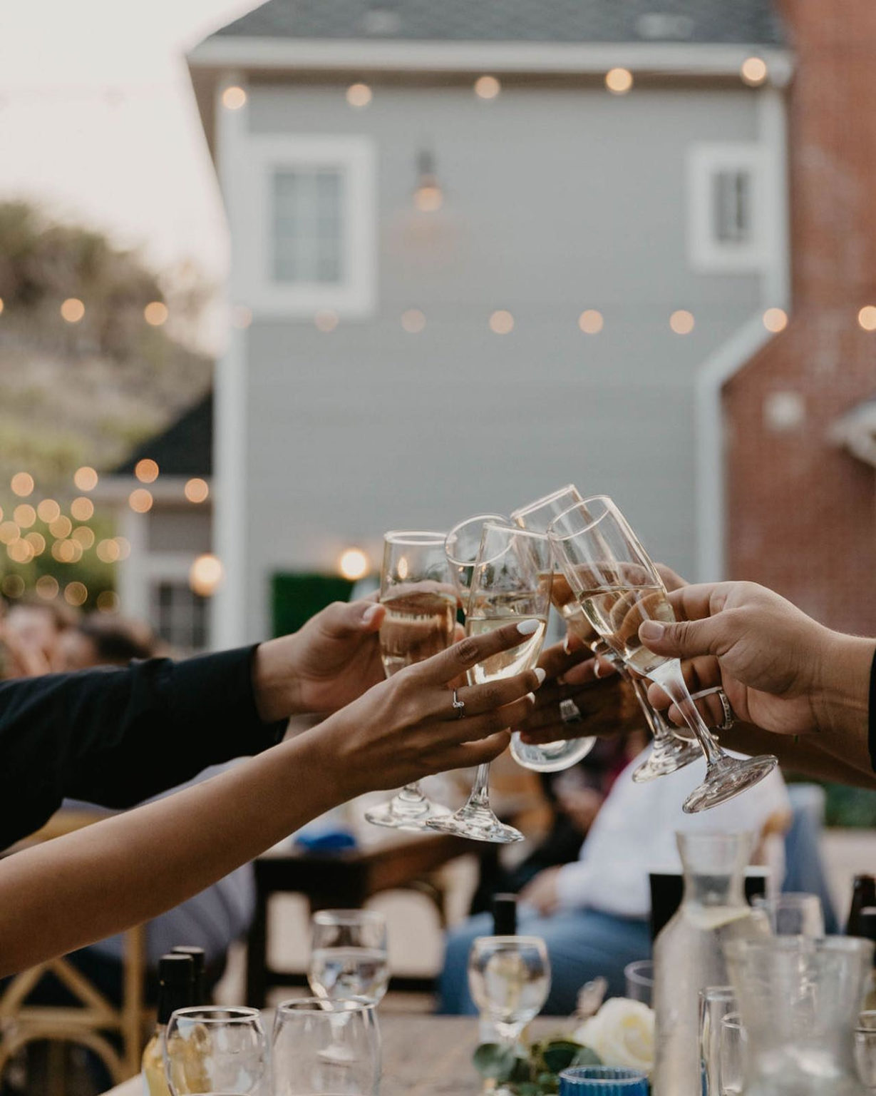 10 Wedding Toast Tips to Give the Best Toast Ever Pearl