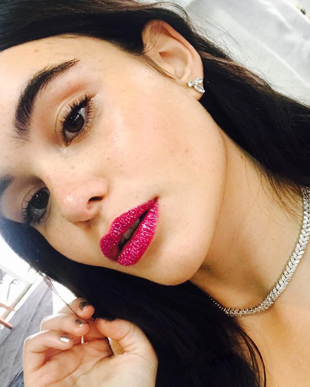 Prom Beauty: DIY Glitter Lips with step-by-step tips from makeup artist Kali Kennedy