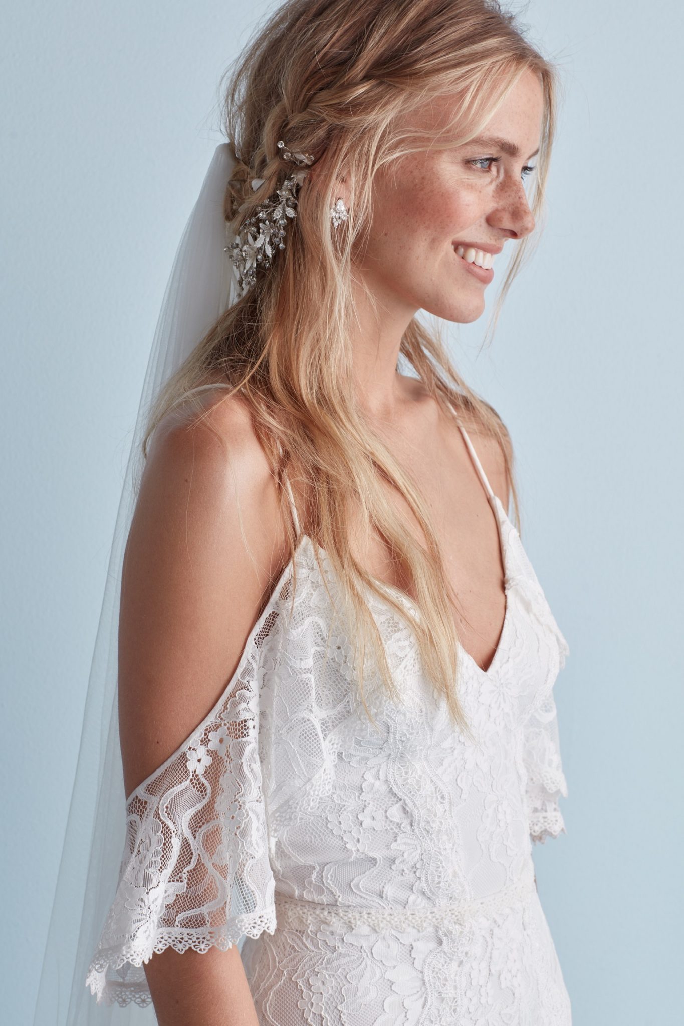 Bride with braided half up hair styles with veil