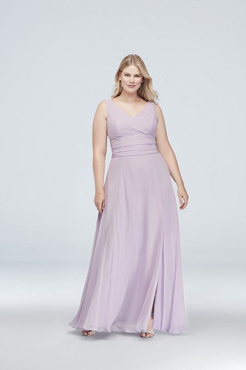 Bridesmaid in a flattering long purple dress with flowy skirt and v-neck 