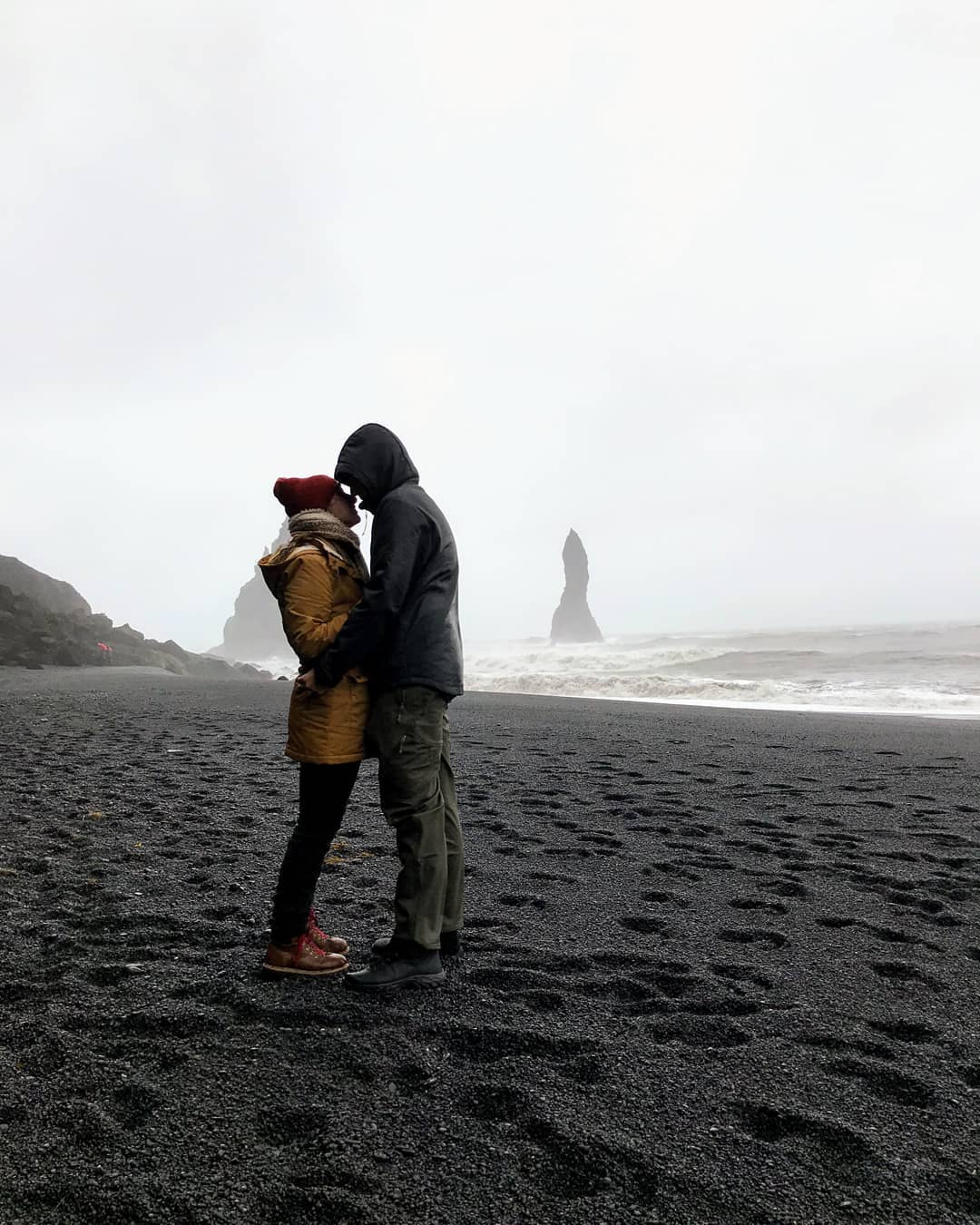 Man proposing to woman in a romantic proposal in Iceland