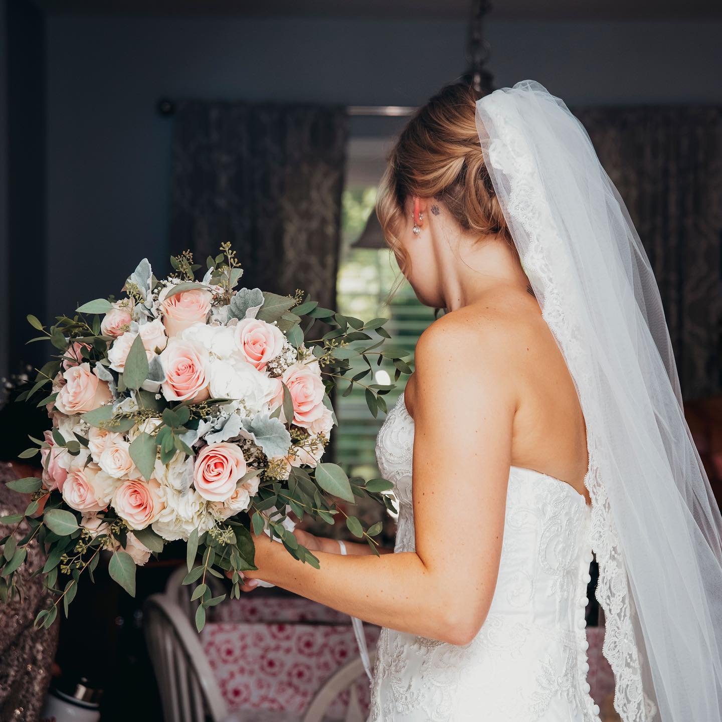 bride holding a bouquet of flowers