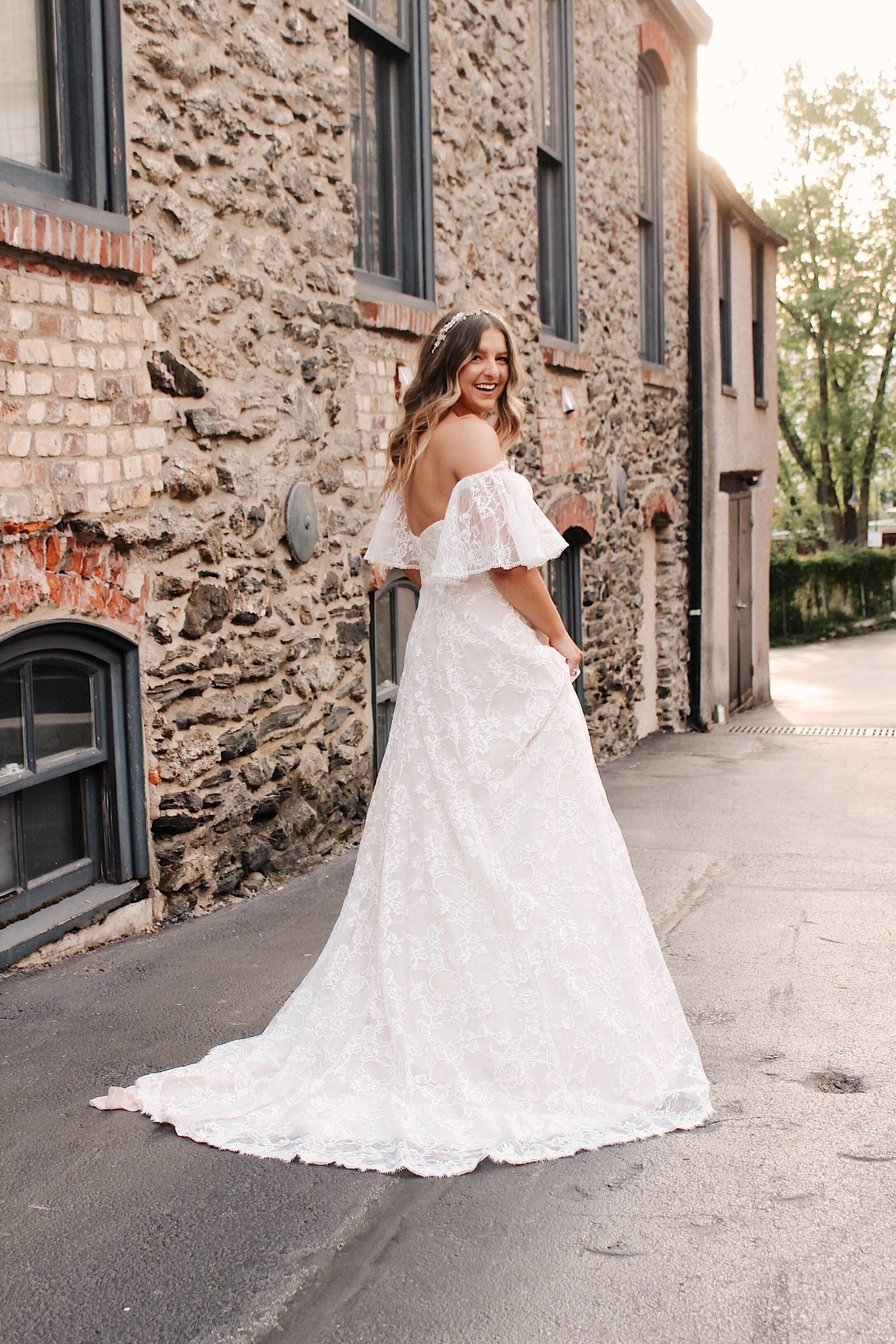 bride in a-line wedding dress with removable voluminous sleeves