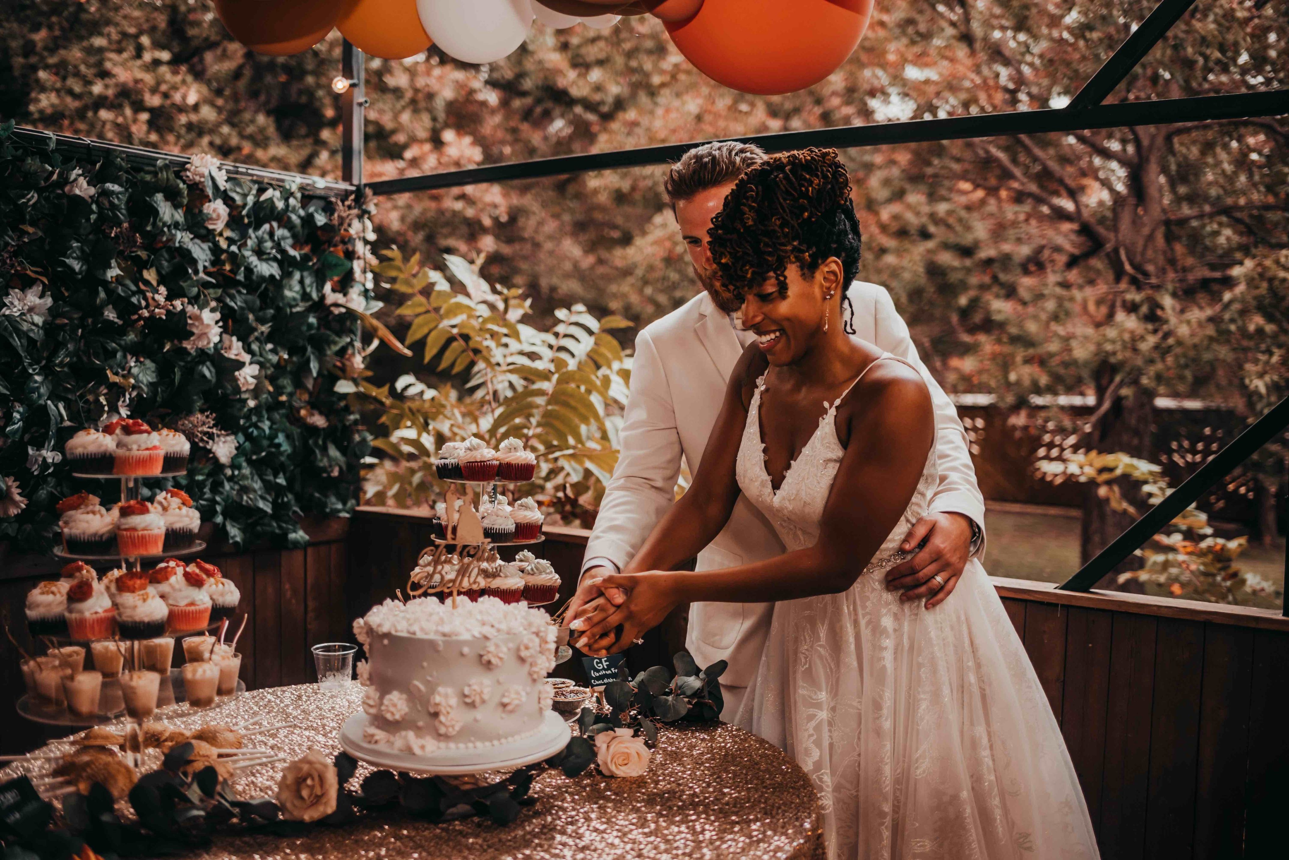 bride and groom cutting cake