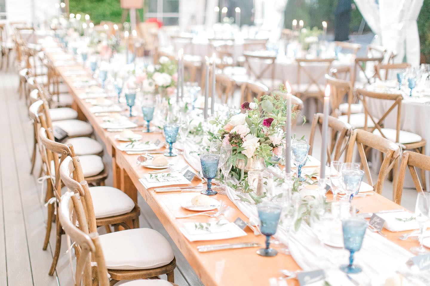 wedding table with pops of blue