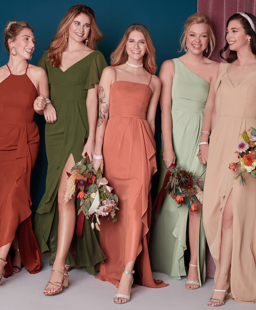 5 bridesmaids wearing earth tone bridesmaid dresses