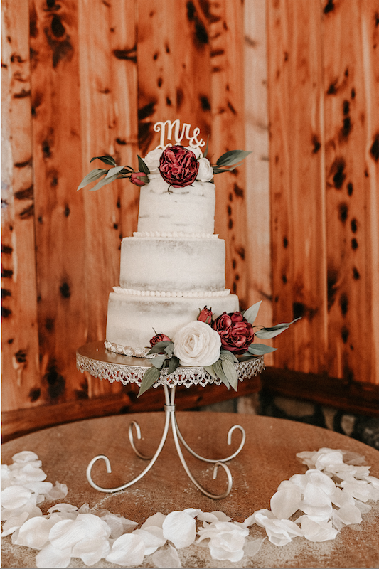 simple and elegant fall wedding cake