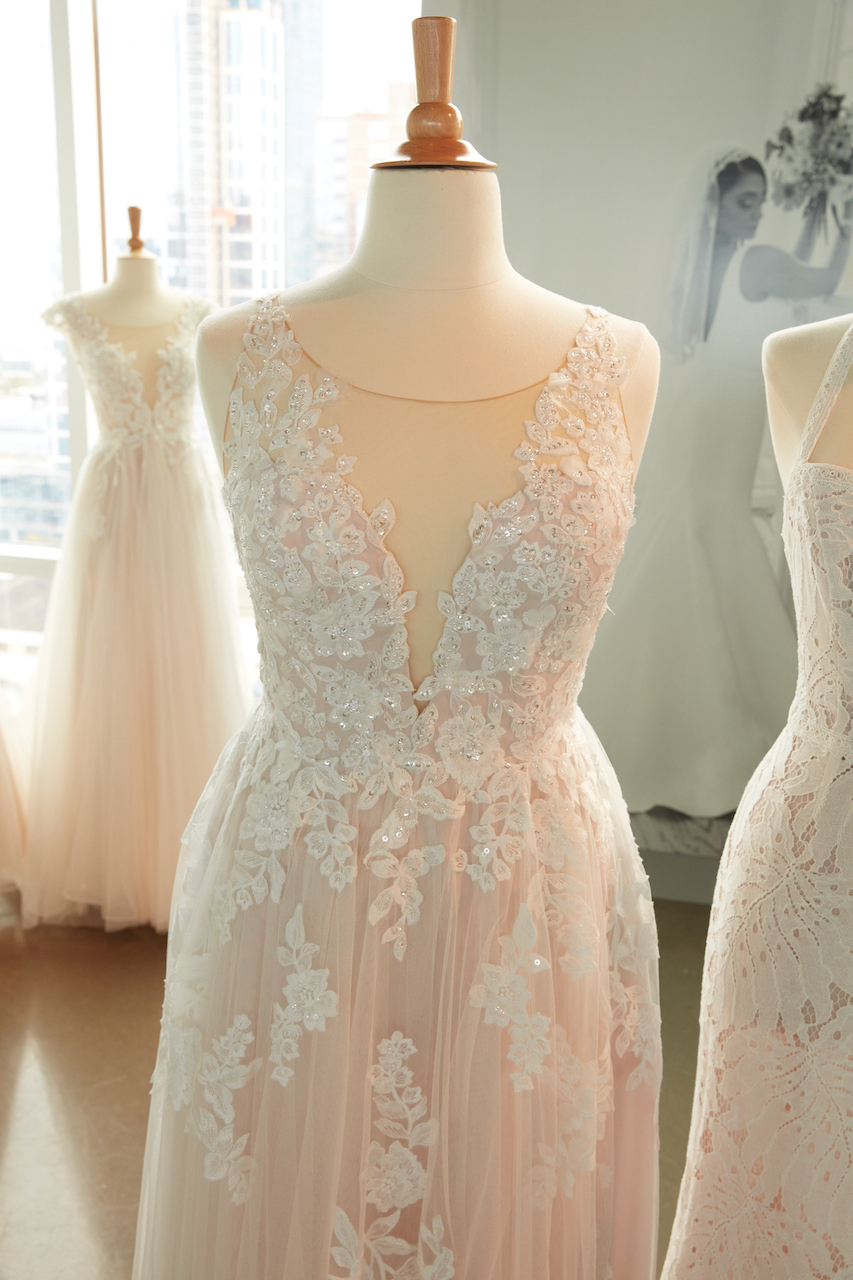 2022 spring wedding dress with floral details