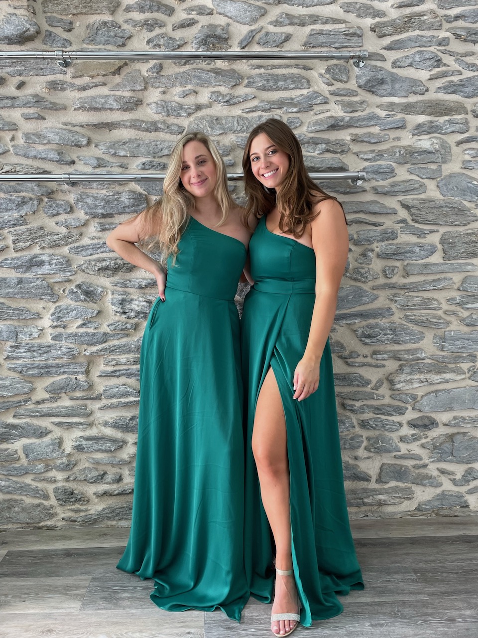 The Most Stunning Emerald Green Bridesmaid Dresses in Every Style
