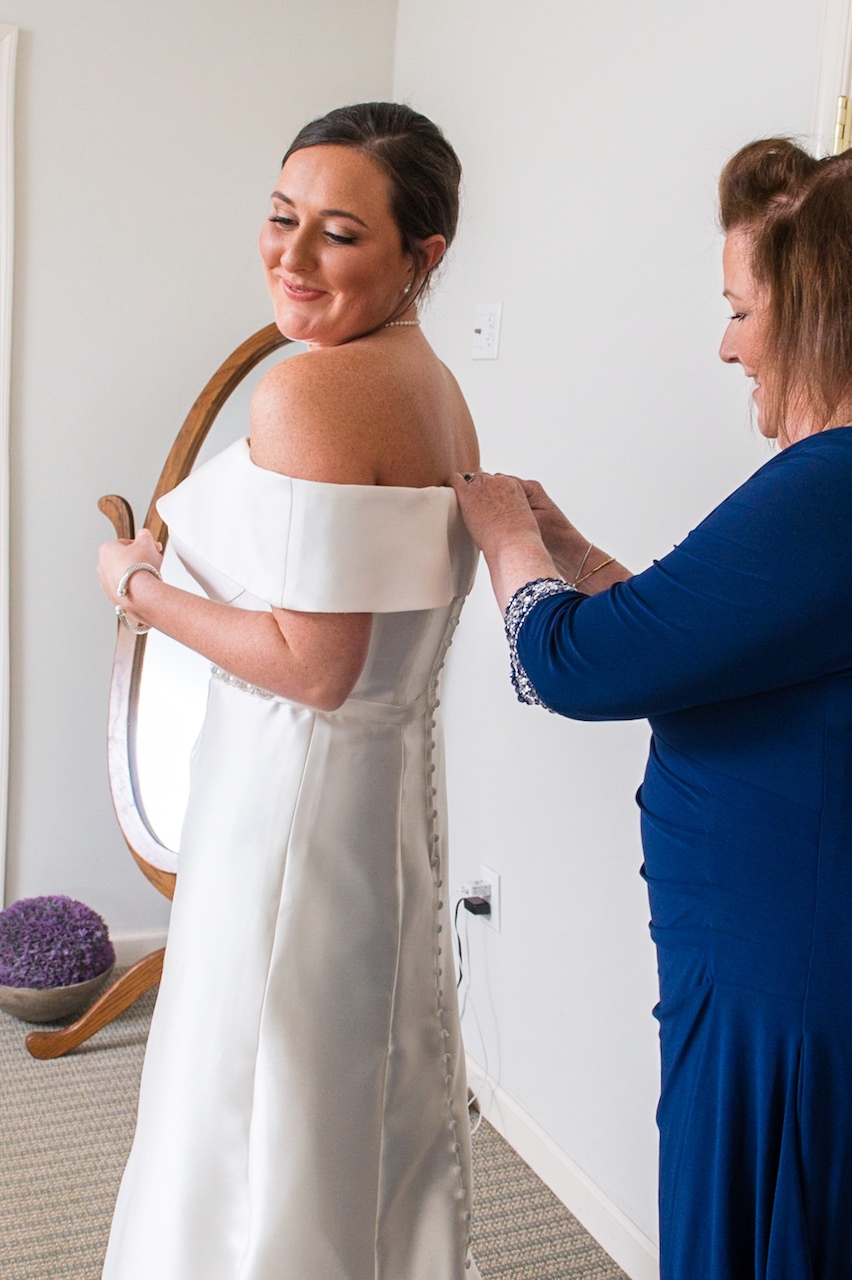 mom and bride getting ready