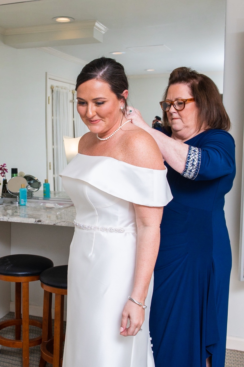 mom and bride getting ready