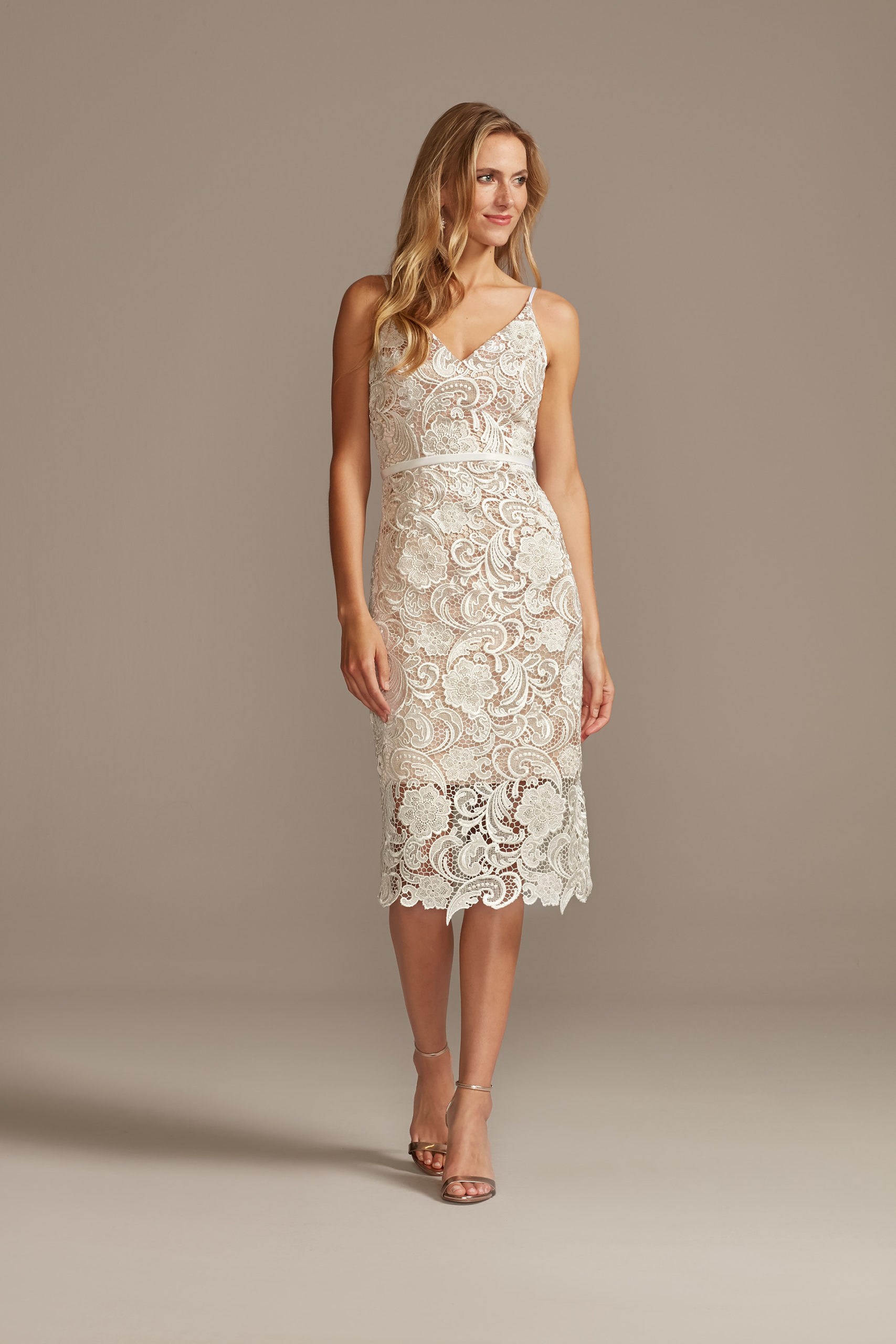 lace couthouse wedding dress