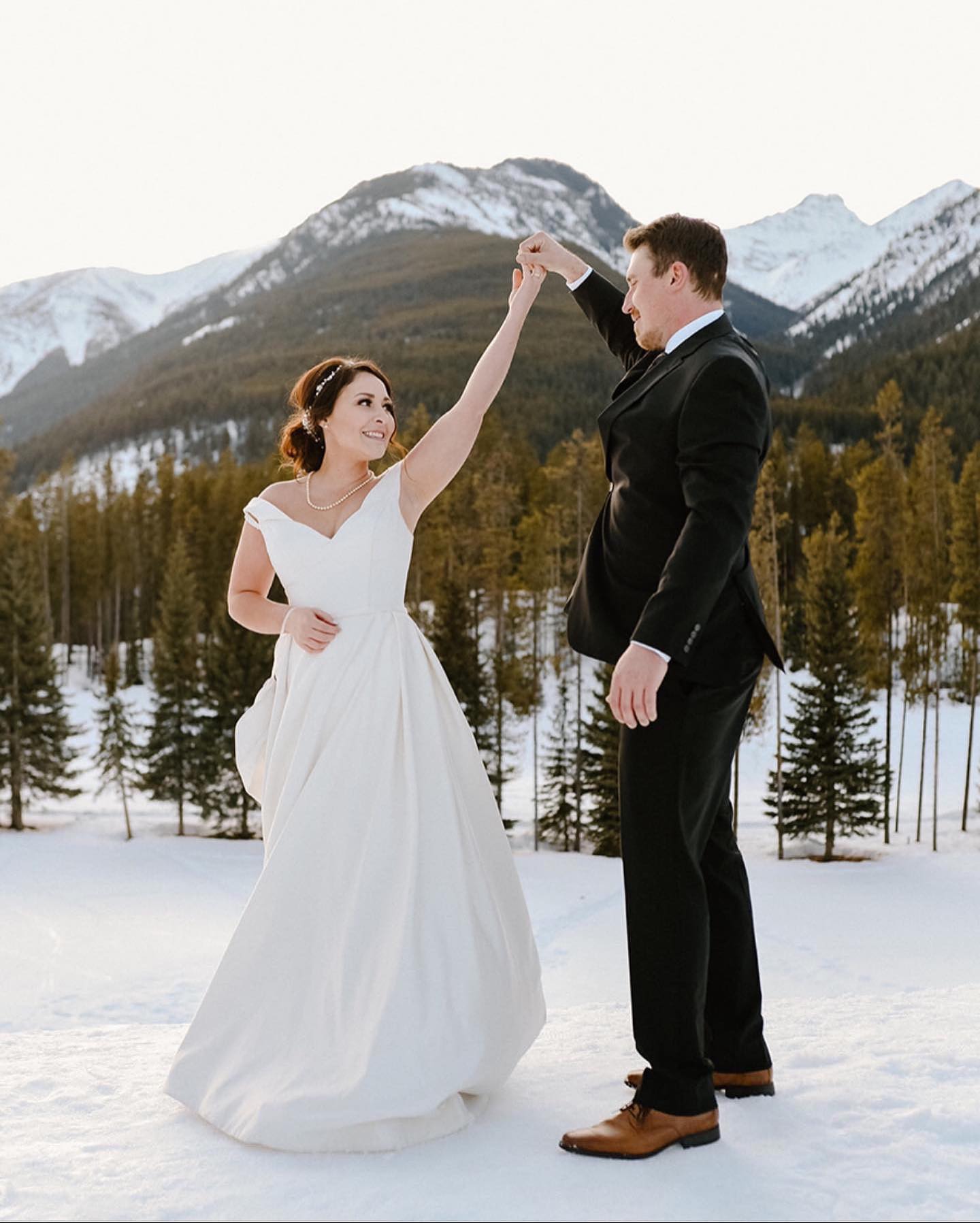 bride and groom in a winter wedding