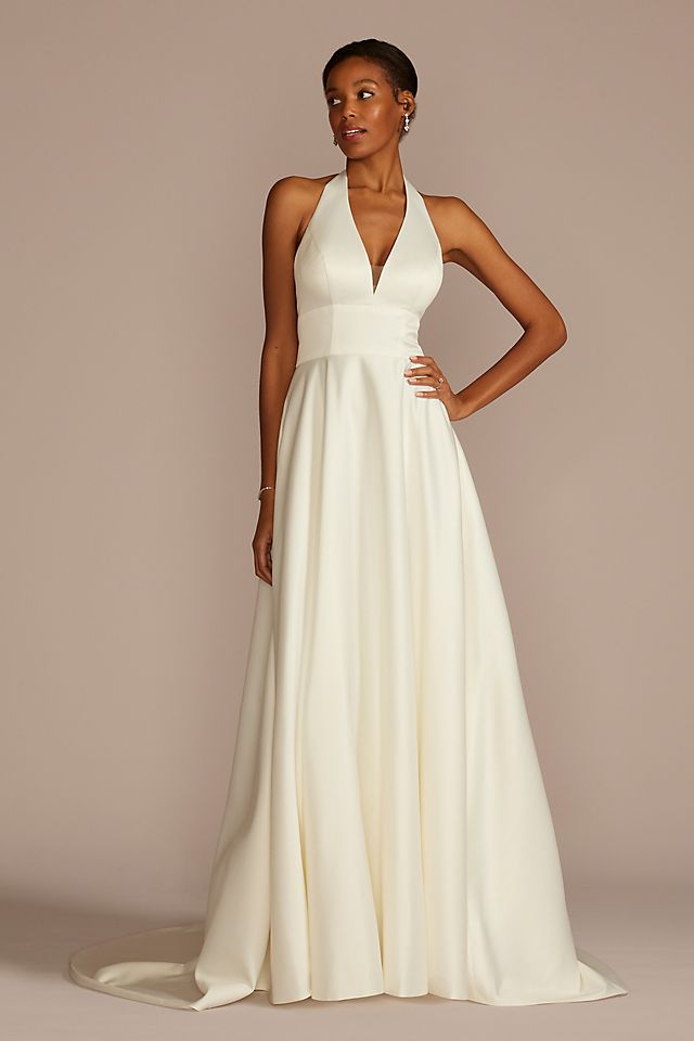 What's the most flattering wedding dress cut for midsize SDs of